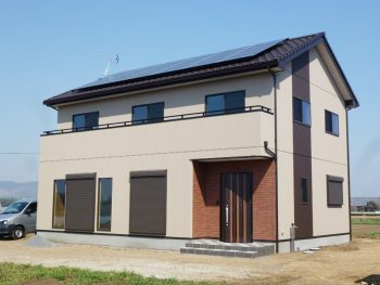大容量の太陽光を設置したシンプルな50坪の家