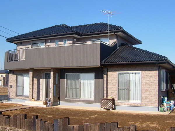 外観は渋く、LDKは広々、7寸の大黒柱が家 外観は渋く、LDKは広々、7寸の大黒柱が家