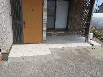 玄関ポーチタイルはりかえ工事After